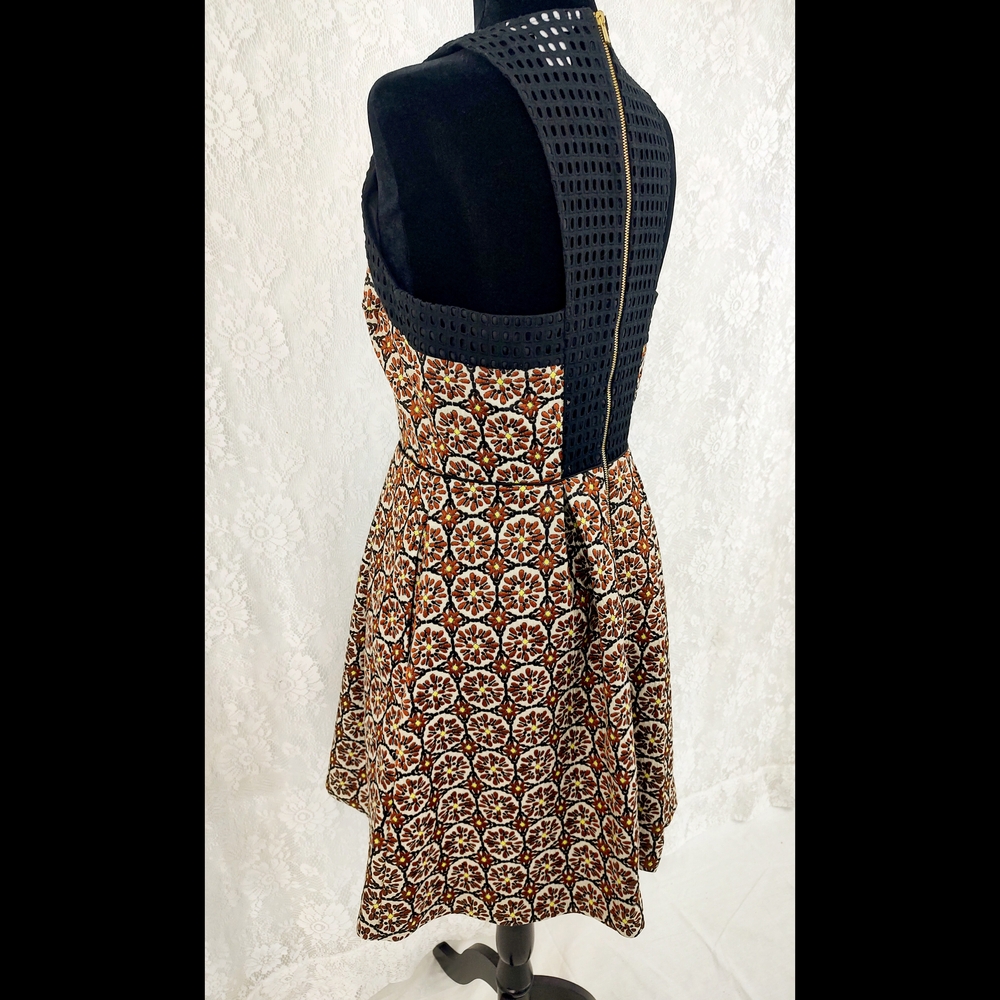 H&M Elegant Sleeveless Dress With Pockets - Picture 8 of 10